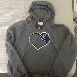 New with tags Chicago Cubs hoodie. Very soft, not too thick.